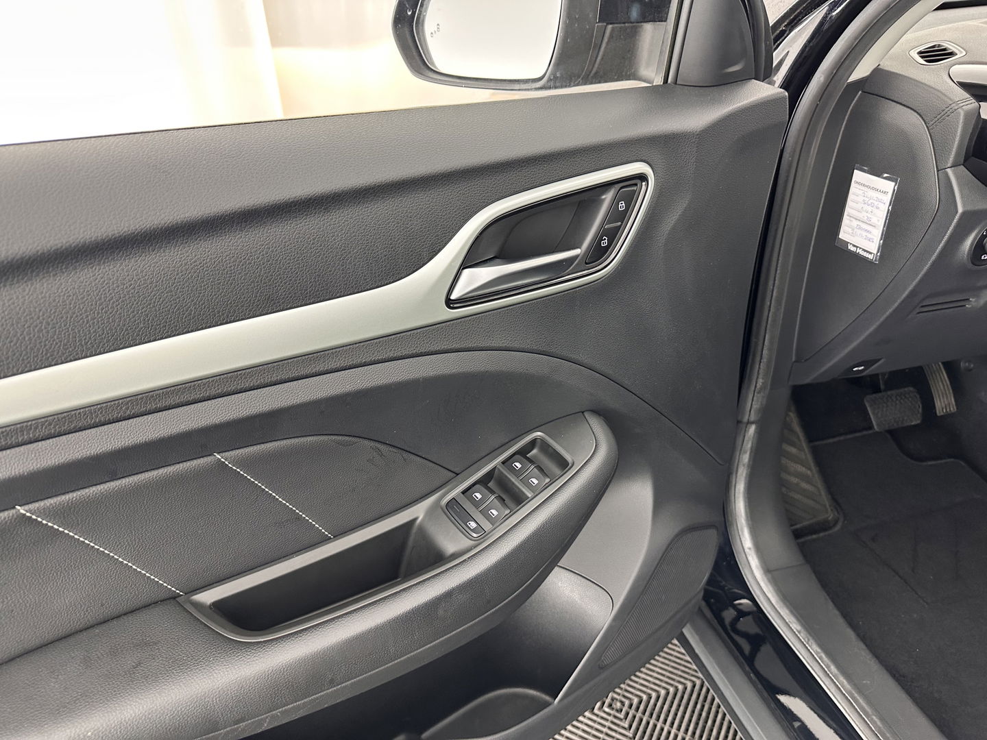 MG ZS EV Luxury 45 kWh (INCL-BTW) *PANO | FULL-LEATHER | CCS-FASTLOADER | KEYLESS | NAVI-FULLMAP | ADAPTIVE-CRUISE | CAMERA | HEATED-SPORTSEATS | CARPLAY | BLINDSPOT | DAB | LANE-ASSIST | 17"ALU*