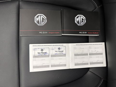 MG ZS EV Luxury 45 kWh (INCL-BTW) *PANO | FULL-LEATHER | CCS-FASTLOADER | KEYLESS | NAVI-FULLMAP | ADAPTIVE-CRUISE | CAMERA | HEATED-SPORTSEATS | CARPLAY | BLINDSPOT | DAB | LANE-ASSIST | 17"ALU*