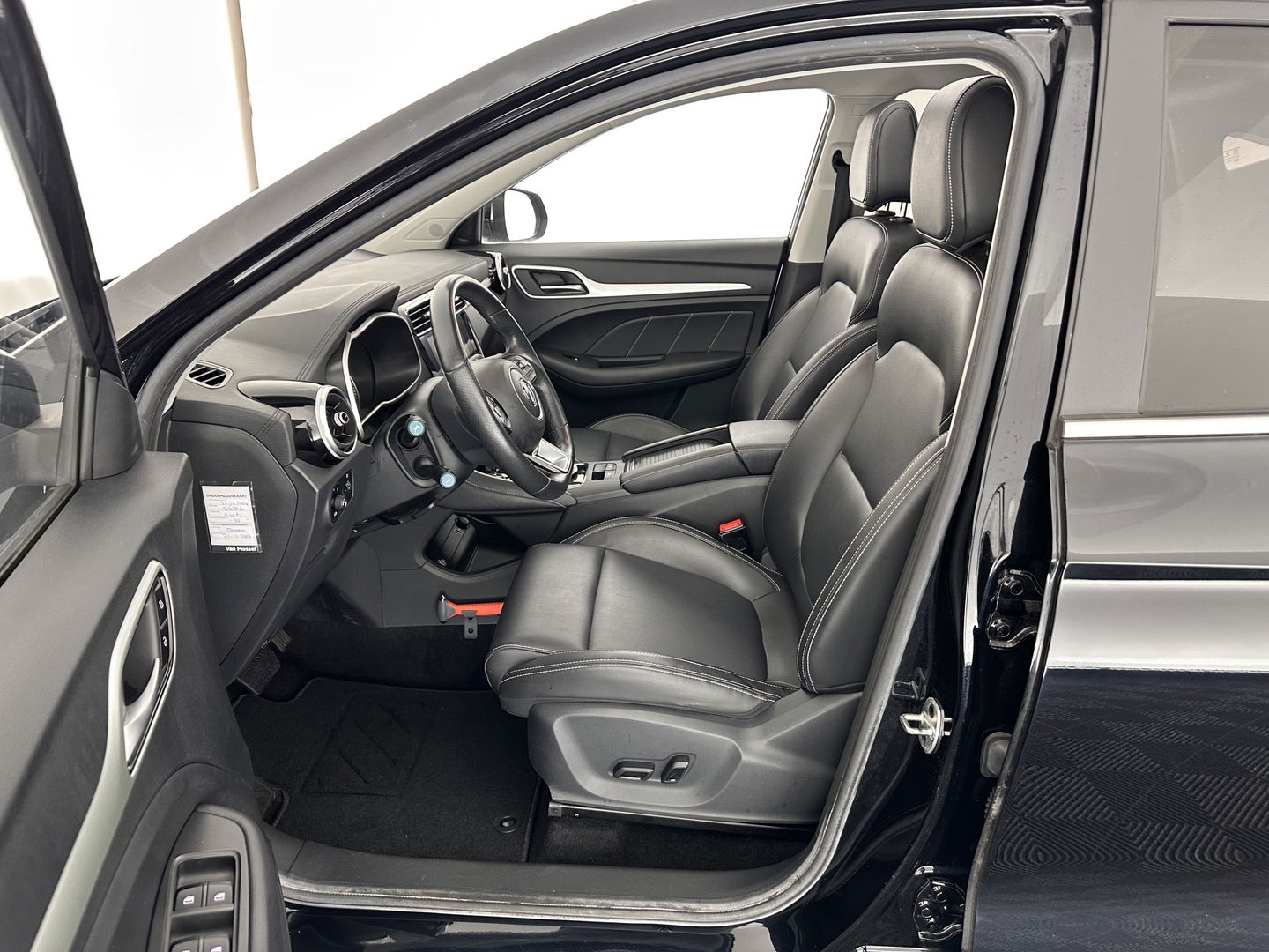 MG ZS EV Luxury 45 kWh (INCL-BTW) *PANO | FULL-LEATHER | CCS-FASTLOADER | KEYLESS | NAVI-FULLMAP | ADAPTIVE-CRUISE | CAMERA | HEATED-SPORTSEATS | CARPLAY | BLINDSPOT | DAB | LANE-ASSIST | 17"ALU*