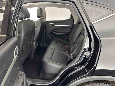 MG ZS EV Luxury 45 kWh (INCL-BTW) *PANO | FULL-LEATHER | CCS-FASTLOADER | KEYLESS | NAVI-FULLMAP | ADAPTIVE-CRUISE | CAMERA | HEATED-SPORTSEATS | CARPLAY | BLINDSPOT | DAB | LANE-ASSIST | 17"ALU*