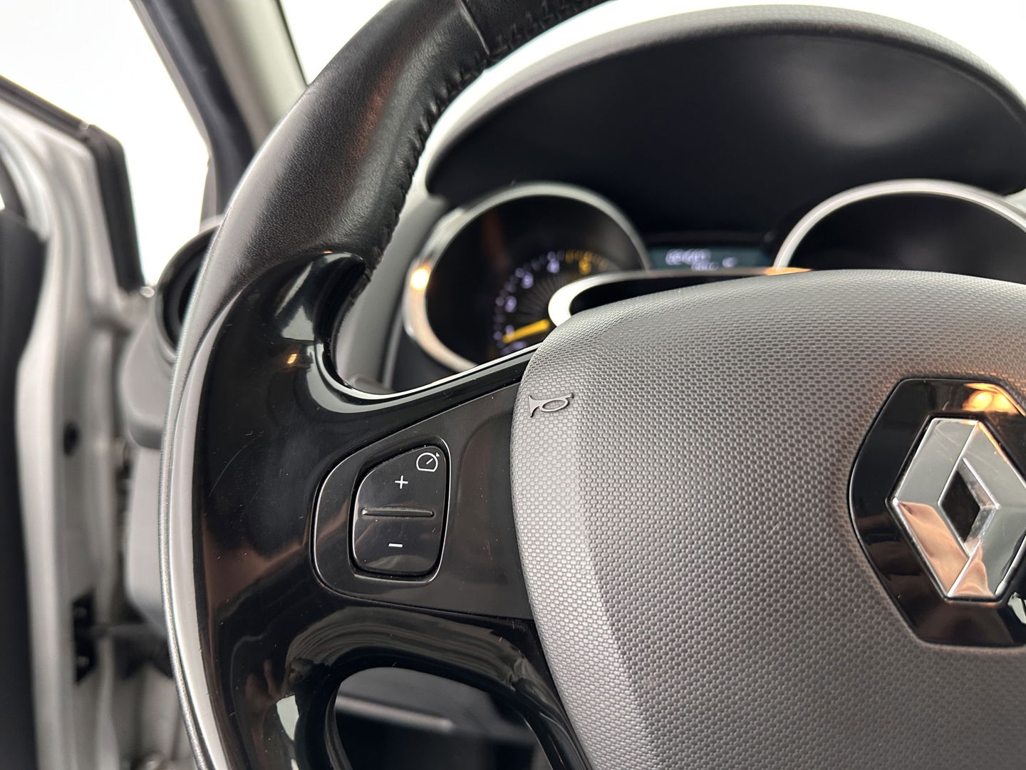 Renault Clio Estate 1.5 dCi ECO Expression *NAVI-FULLMAP | AIRCO | CRUISE | BASS-REFLEX-SOUND | 16''ALU | TOWBAR*