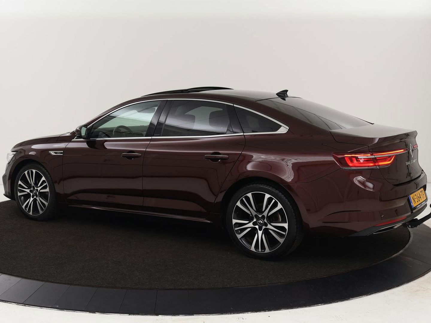 Renault Talisman 1.3 TCe Initiale Paris | Panoramadak | Stoelventilatie | Head-Up | Leder | Camera | Trekhaak | Adaptive cruise | Carplay | 4 Control | Matrix LED | Navigatie | Keyless | Massage