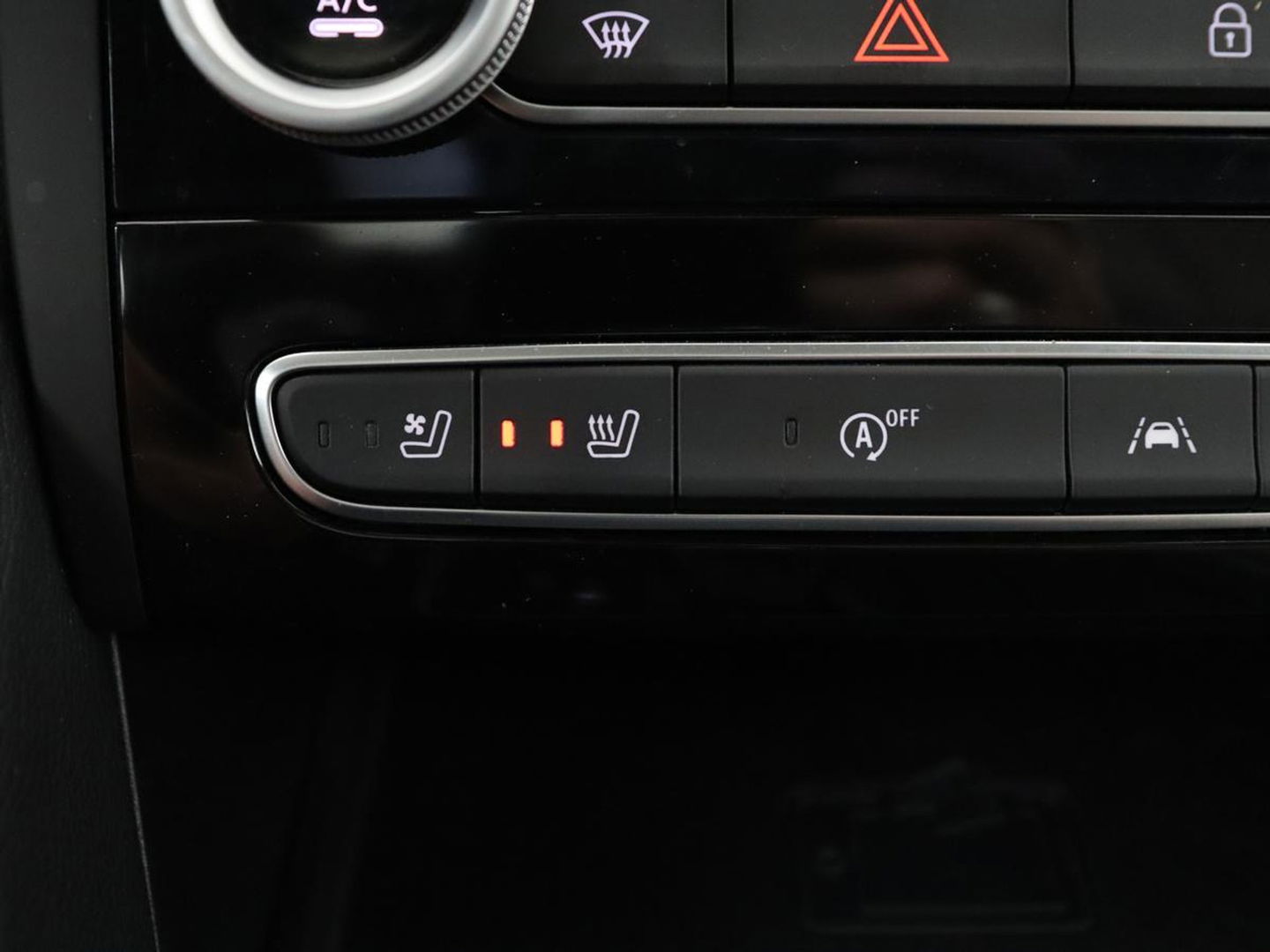 Renault Talisman 1.3 TCe Initiale Paris | Panoramadak | Stoelventilatie | Head-Up | Leder | Camera | Trekhaak | Adaptive cruise | Carplay | 4 Control | Matrix LED | Navigatie | Keyless | Massage