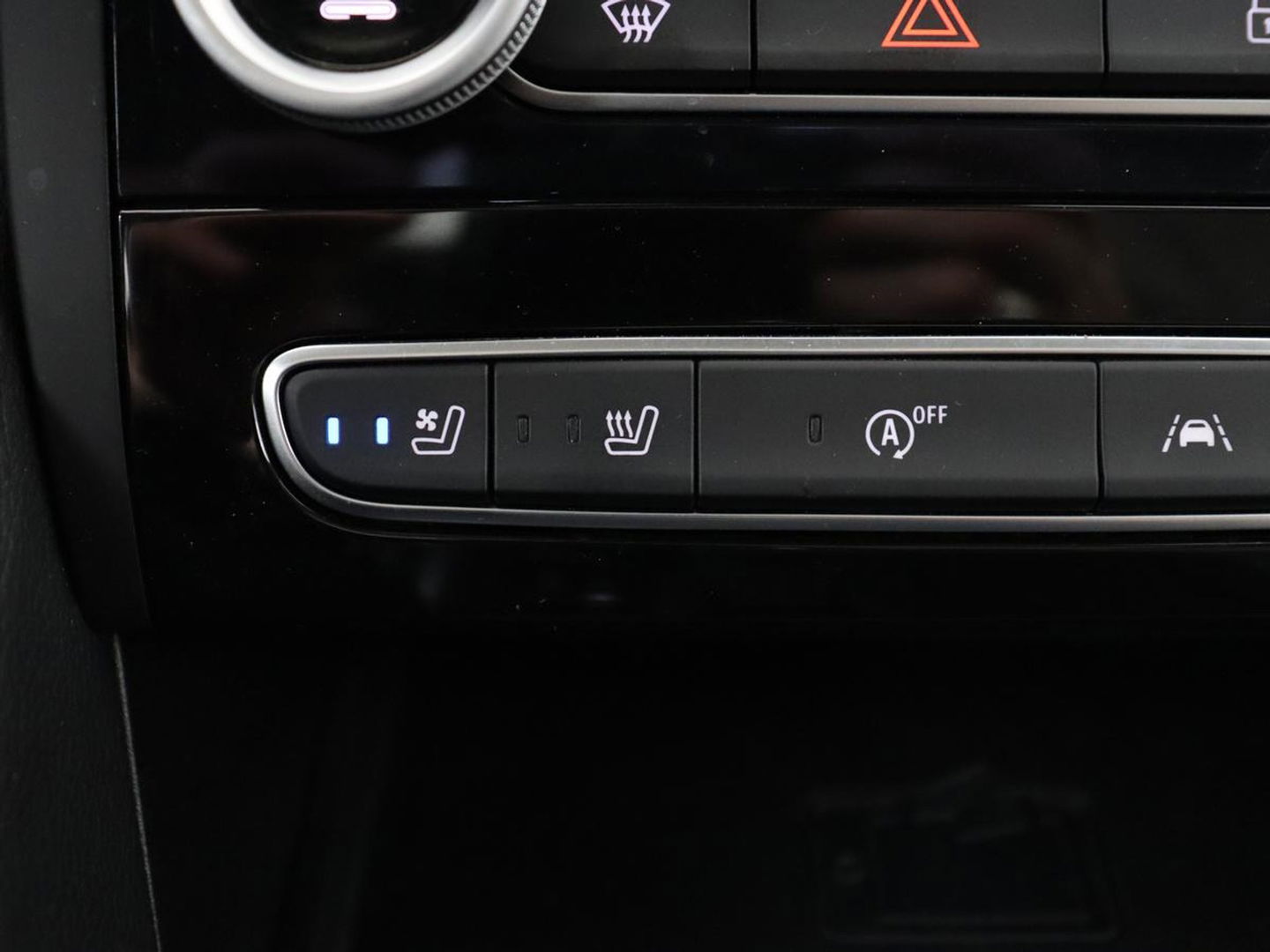 Renault Talisman 1.3 TCe Initiale Paris | Panoramadak | Stoelventilatie | Head-Up | Leder | Camera | Trekhaak | Adaptive cruise | Carplay | 4 Control | Matrix LED | Navigatie | Keyless | Massage
