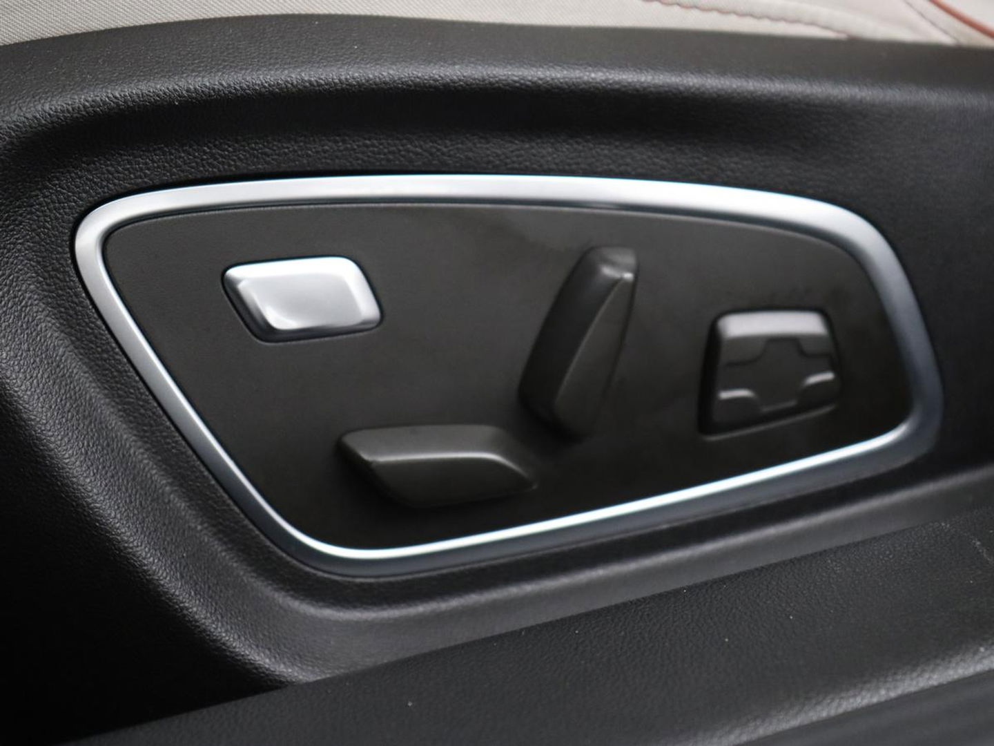 Renault Talisman 1.3 TCe Initiale Paris | Panoramadak | Stoelventilatie | Head-Up | Leder | Camera | Trekhaak | Adaptive cruise | Carplay | 4 Control | Matrix LED | Navigatie | Keyless | Massage