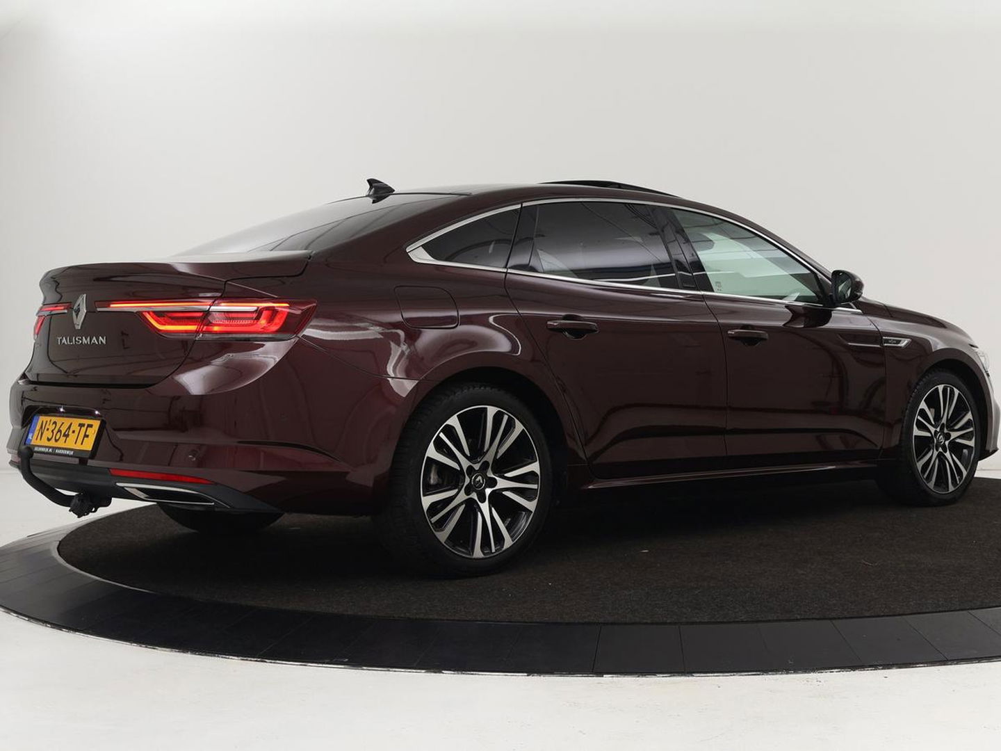 Renault Talisman 1.3 TCe Initiale Paris | Panoramadak | Stoelventilatie | Head-Up | Leder | Camera | Trekhaak | Adaptive cruise | Carplay | 4 Control | Matrix LED | Navigatie | Keyless | Massage