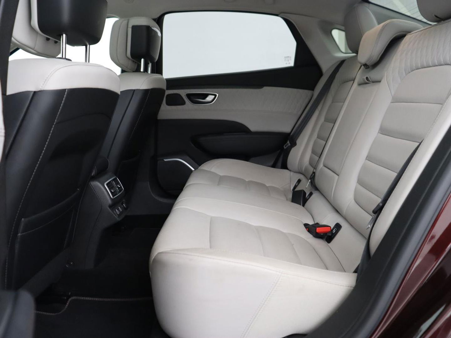 Renault Talisman 1.3 TCe Initiale Paris | Panoramadak | Stoelventilatie | Head-Up | Leder | Camera | Trekhaak | Adaptive cruise | Carplay | 4 Control | Matrix LED | Navigatie | Keyless | Massage