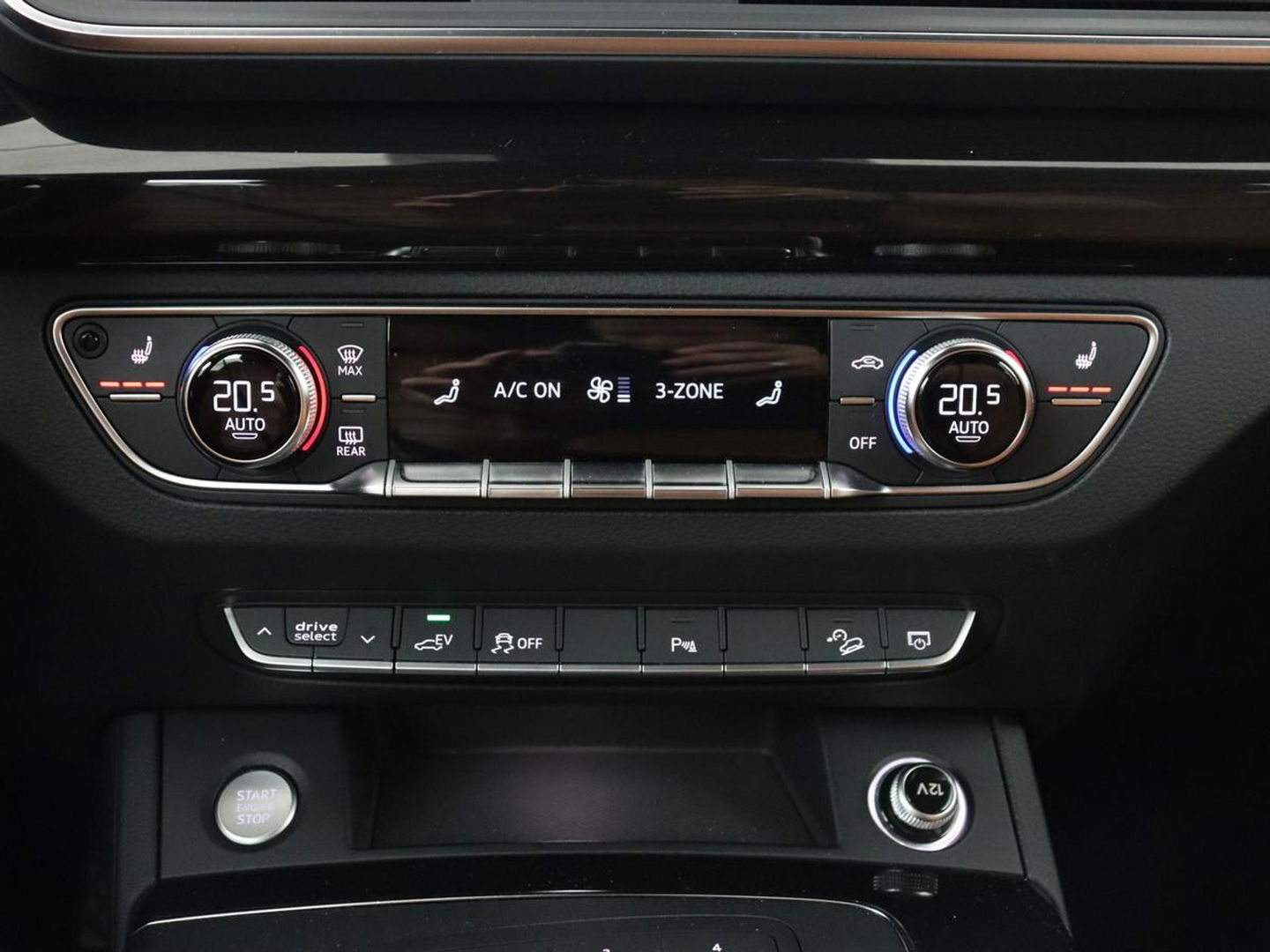 Audi Q5 50 TFSIe quattro S edition | Leder | Luchtvering | Stoelverwarming | Trekhaak | Full LED | Keyless | Navigatie | Sportstoelen