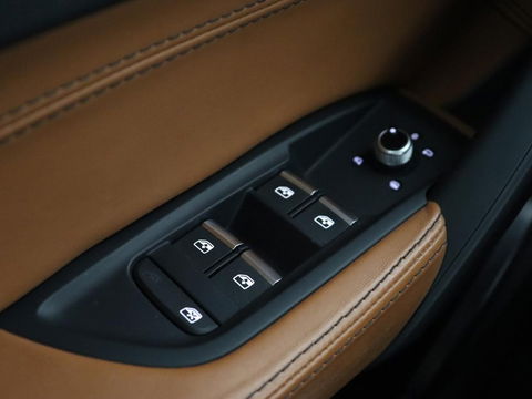 Audi Q5 50 TFSIe quattro S edition | Leder | Luchtvering | Stoelverwarming | Trekhaak | Full LED | Keyless | Navigatie | Sportstoelen