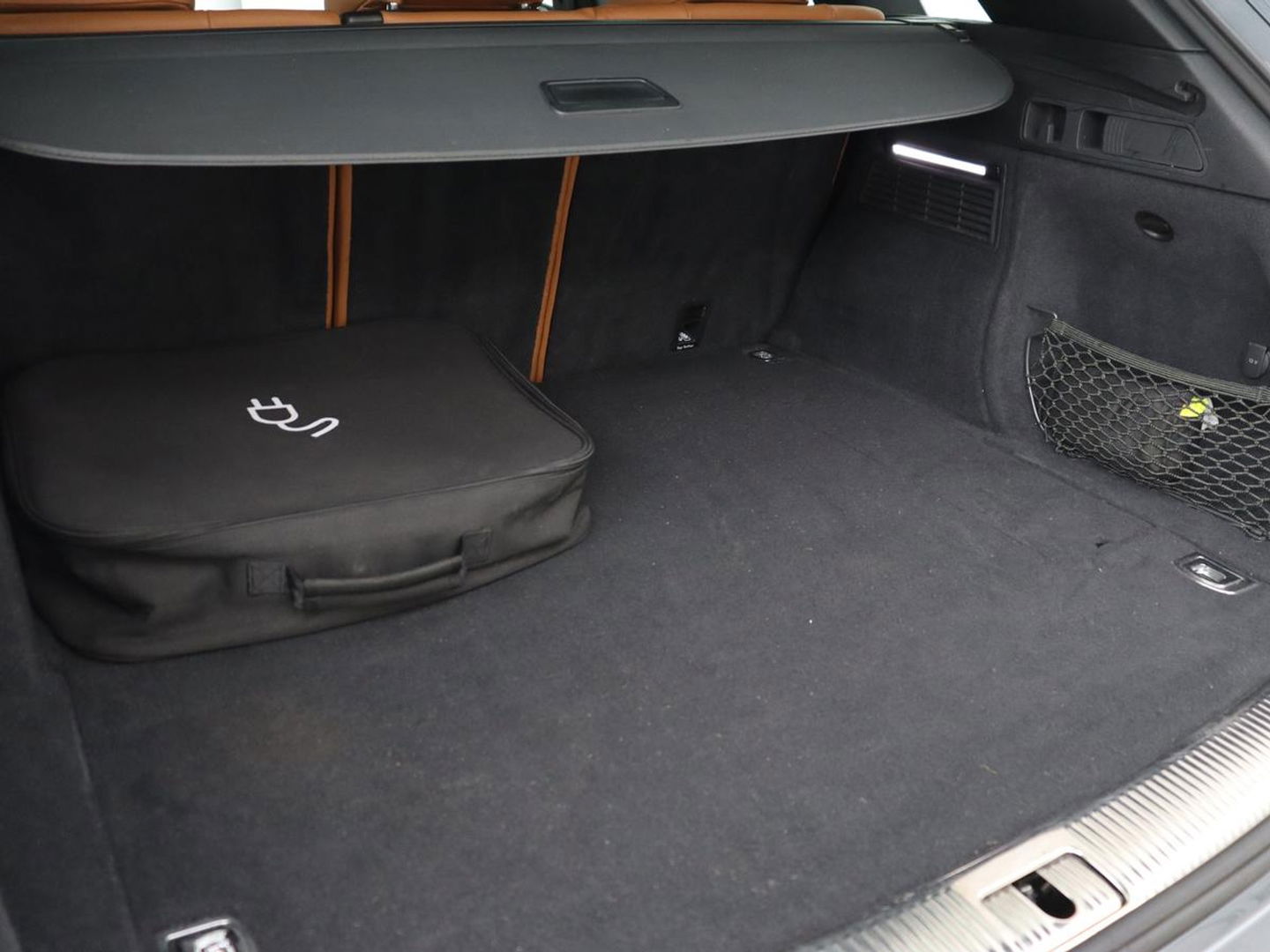 Audi Q5 50 TFSIe quattro S edition | Leder | Luchtvering | Stoelverwarming | Trekhaak | Full LED | Keyless | Navigatie | Sportstoelen
