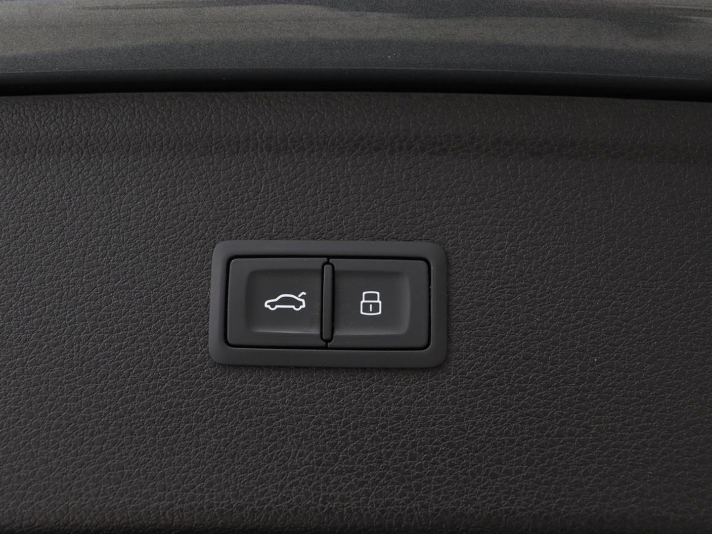 Audi Q5 50 TFSIe quattro S edition | Leder | Luchtvering | Stoelverwarming | Trekhaak | Full LED | Keyless | Navigatie | Sportstoelen