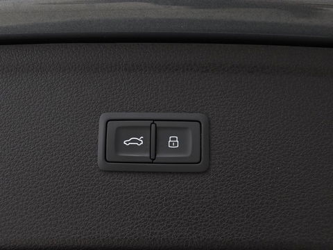 Audi Q5 50 TFSIe quattro S edition | Leder | Luchtvering | Stoelverwarming | Trekhaak | Full LED | Keyless | Navigatie | Sportstoelen