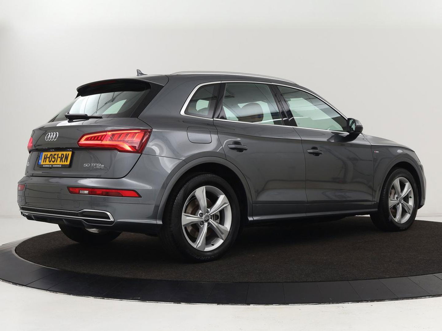 Audi Q5 50 TFSIe quattro S edition | Leder | Luchtvering | Stoelverwarming | Trekhaak | Full LED | Keyless | Navigatie | Sportstoelen