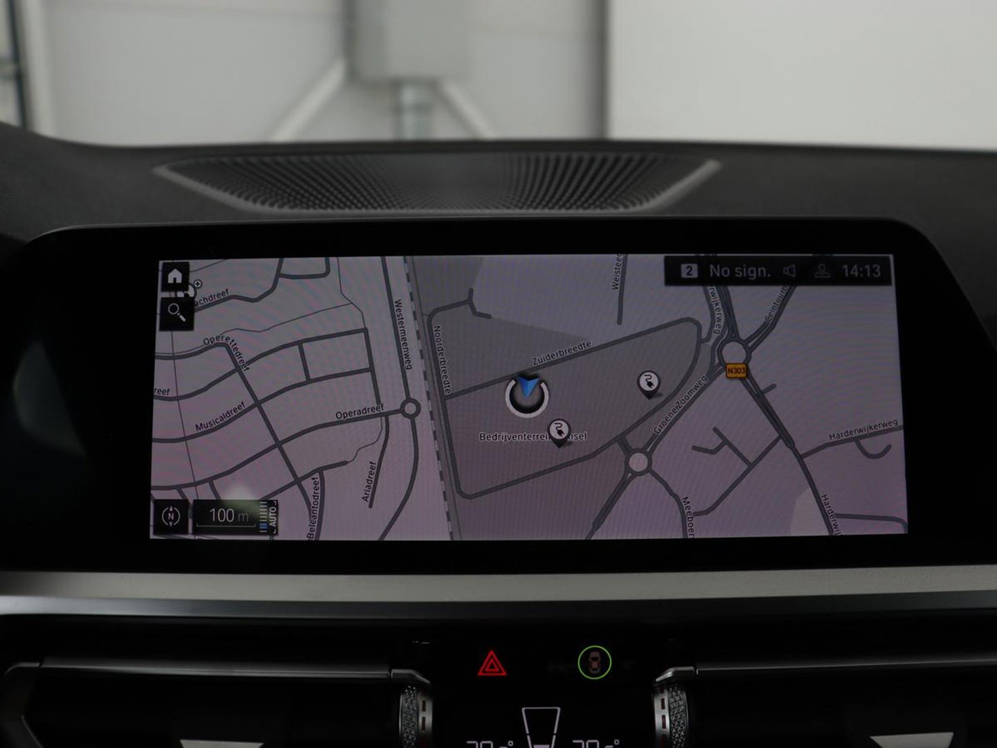 BMW 3-serie 320e xDrive Sport Line | LaserLight | Stoelverwarming | Trekhaak | Sportstoelen | Live Cockpit | Carplay | Half leder | Navigatie | Park Assist | Sfeerverlichting