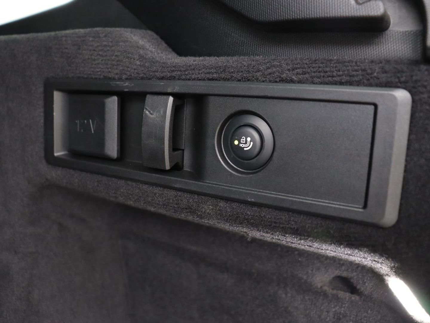 BMW 3-serie 320e xDrive Sport Line | LaserLight | Stoelverwarming | Trekhaak | Sportstoelen | Live Cockpit | Carplay | Half leder | Navigatie | Park Assist | Sfeerverlichting