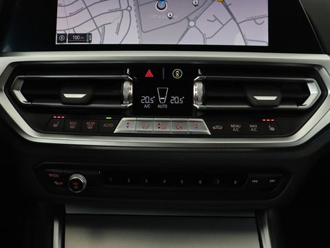 BMW 3-serie 320e xDrive Sport Line | LaserLight | Stoelverwarming | Trekhaak | Sportstoelen | Live Cockpit | Carplay | Half leder | Navigatie | Park Assist | Sfeerverlichting