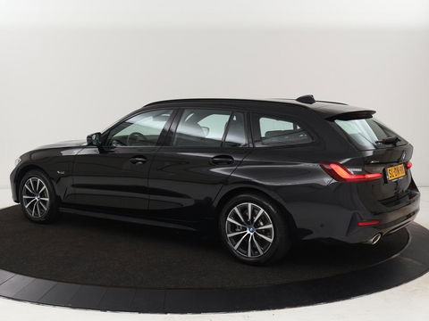 BMW 3-serie 320e xDrive Sport Line | LaserLight | Stoelverwarming | Trekhaak | Sportstoelen | Live Cockpit | Carplay | Half leder | Navigatie | Park Assist | Sfeerverlichting