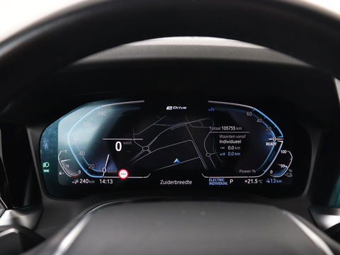BMW 3-serie 320e xDrive Sport Line | LaserLight | Stoelverwarming | Trekhaak | Sportstoelen | Live Cockpit | Carplay | Half leder | Navigatie | Park Assist | Sfeerverlichting