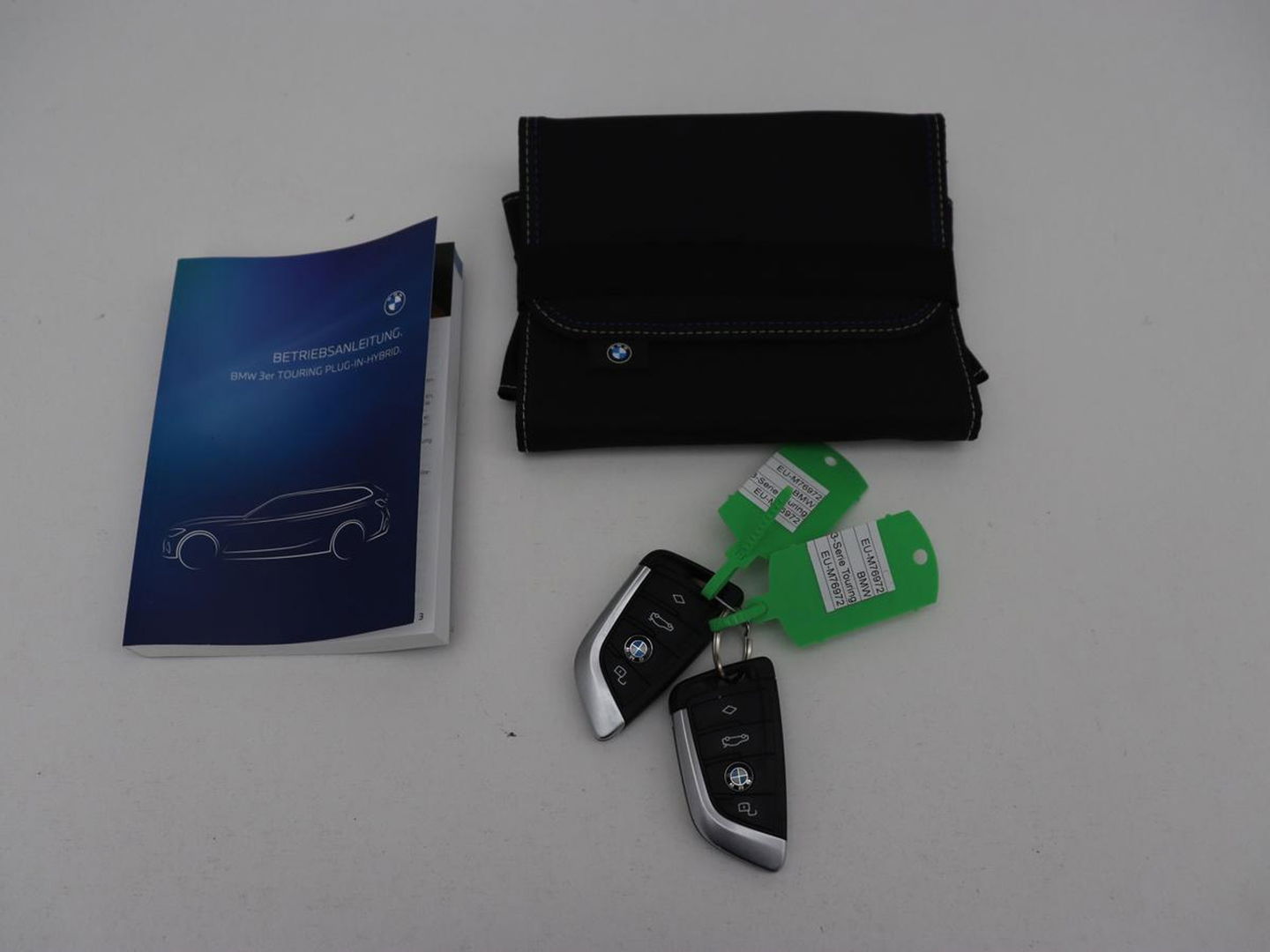 BMW 3-serie 320e xDrive Sport Line | LaserLight | Stoelverwarming | Trekhaak | Sportstoelen | Live Cockpit | Carplay | Half leder | Navigatie | Park Assist | Sfeerverlichting