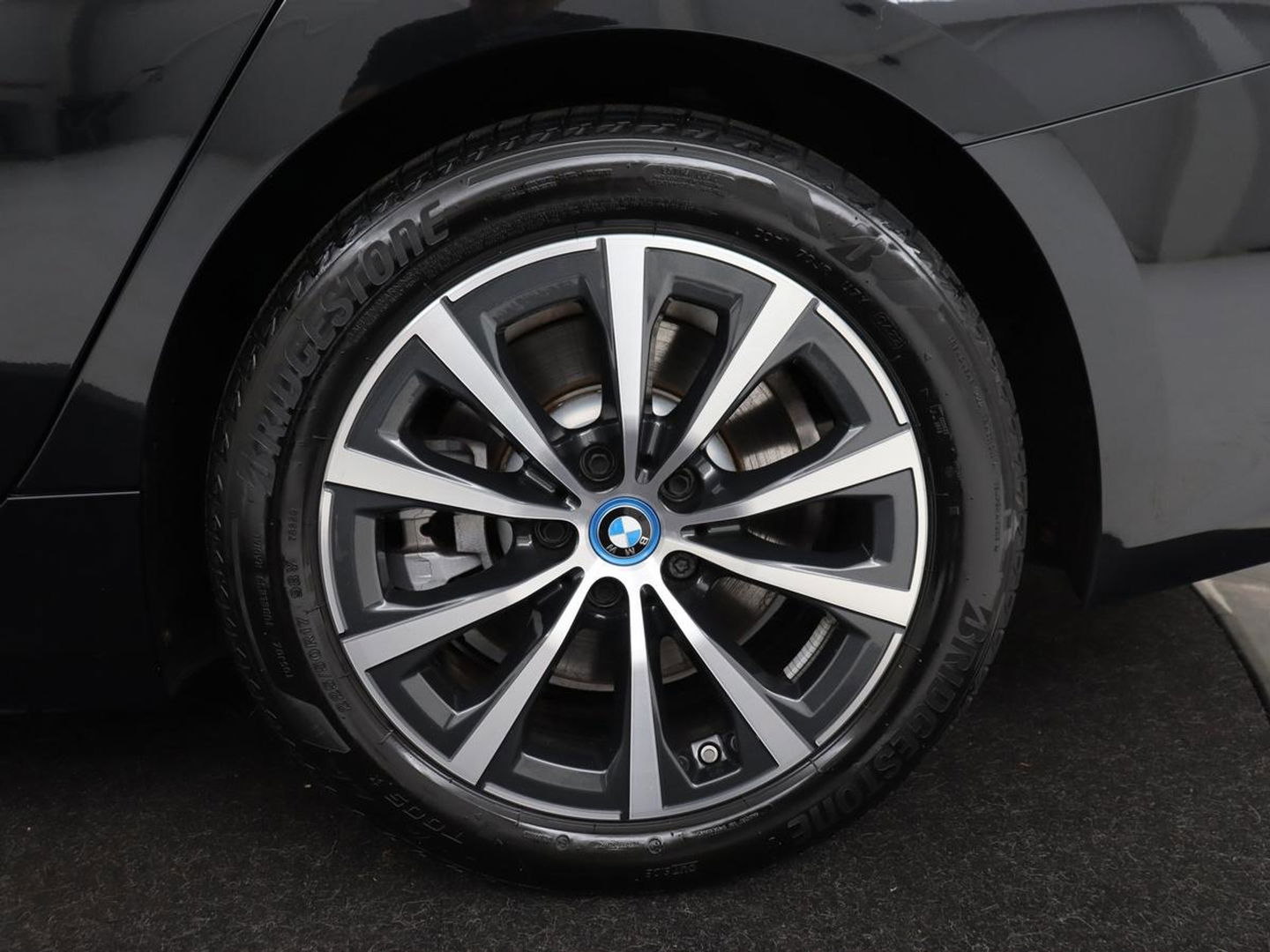 BMW 3-serie 320e xDrive Sport Line | LaserLight | Stoelverwarming | Trekhaak | Sportstoelen | Live Cockpit | Carplay | Half leder | Navigatie | Park Assist | Sfeerverlichting