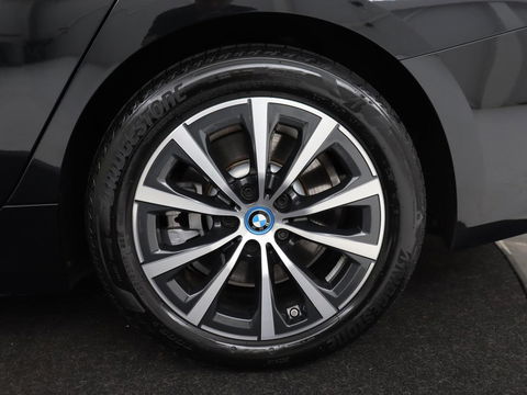 BMW 3-serie 320e xDrive Sport Line | LaserLight | Stoelverwarming | Trekhaak | Sportstoelen | Live Cockpit | Carplay | Half leder | Navigatie | Park Assist | Sfeerverlichting