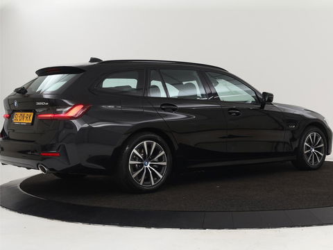 BMW 3-serie 320e xDrive Sport Line | LaserLight | Stoelverwarming | Trekhaak | Sportstoelen | Live Cockpit | Carplay | Half leder | Navigatie | Park Assist | Sfeerverlichting