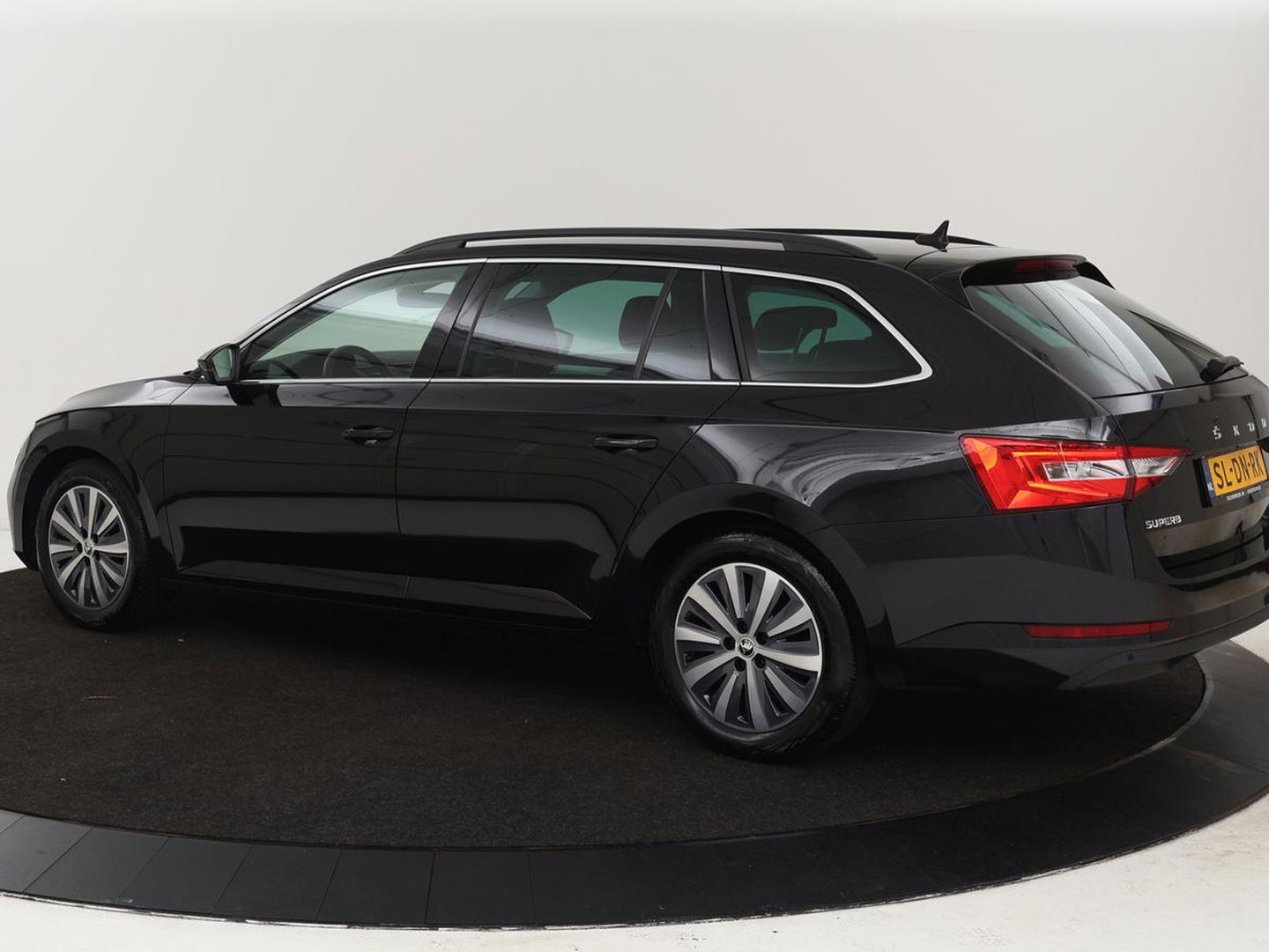 Škoda Superb 1.4 TSI iV Business Edition | Trekhaak | Stoelverwarming | Adaptive cruise | Carplay | Virtual Cockpit | Full LED | Keyless | Navigatie