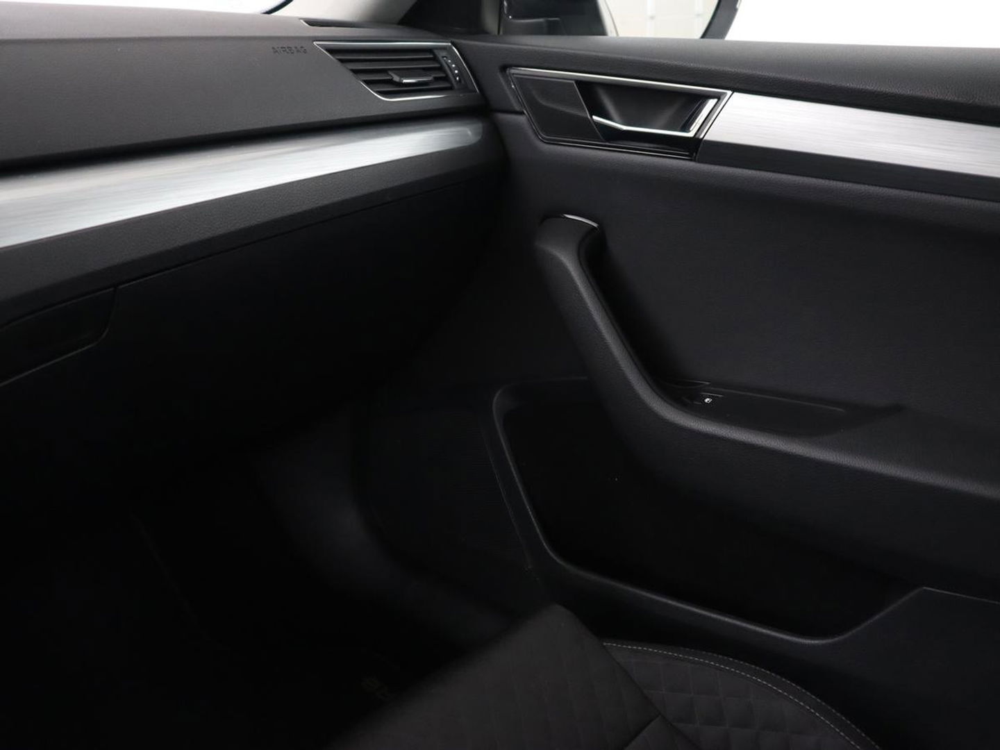 Škoda Superb 1.4 TSI iV Business Edition | Trekhaak | Stoelverwarming | Adaptive cruise | Carplay | Virtual Cockpit | Full LED | Keyless | Navigatie