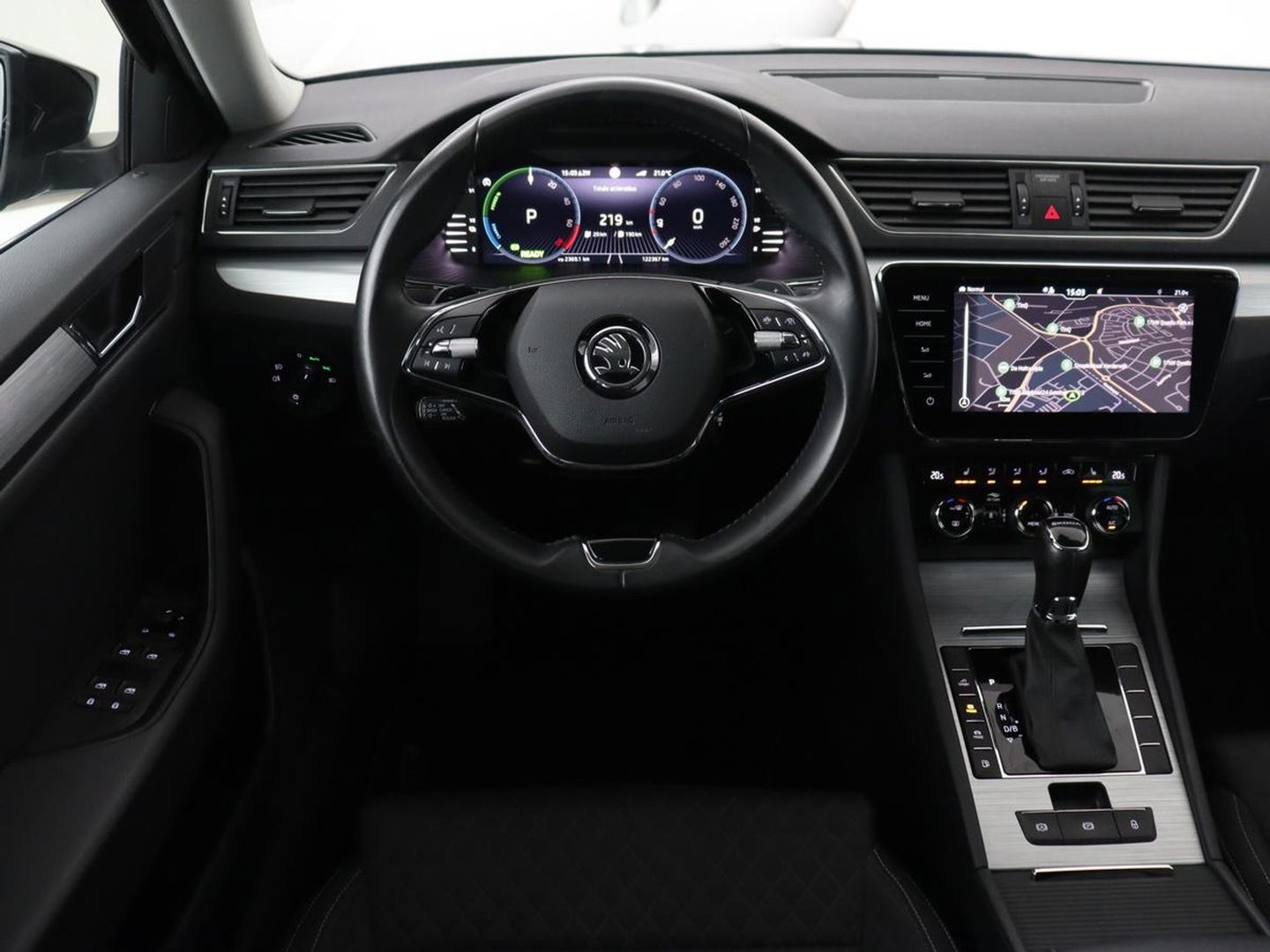 Škoda Superb 1.4 TSI iV Business Edition | Trekhaak | Stoelverwarming | Adaptive cruise | Carplay | Virtual Cockpit | Full LED | Keyless | Navigatie