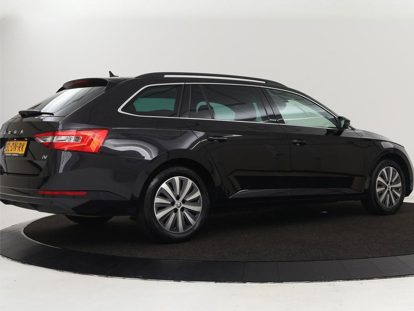 Škoda Superb 1.4 TSI iV Business Edition | Trekhaak | Stoelverwarming | Adaptive cruise | Carplay | Virtual Cockpit | Full LED | Keyless | Navigatie
