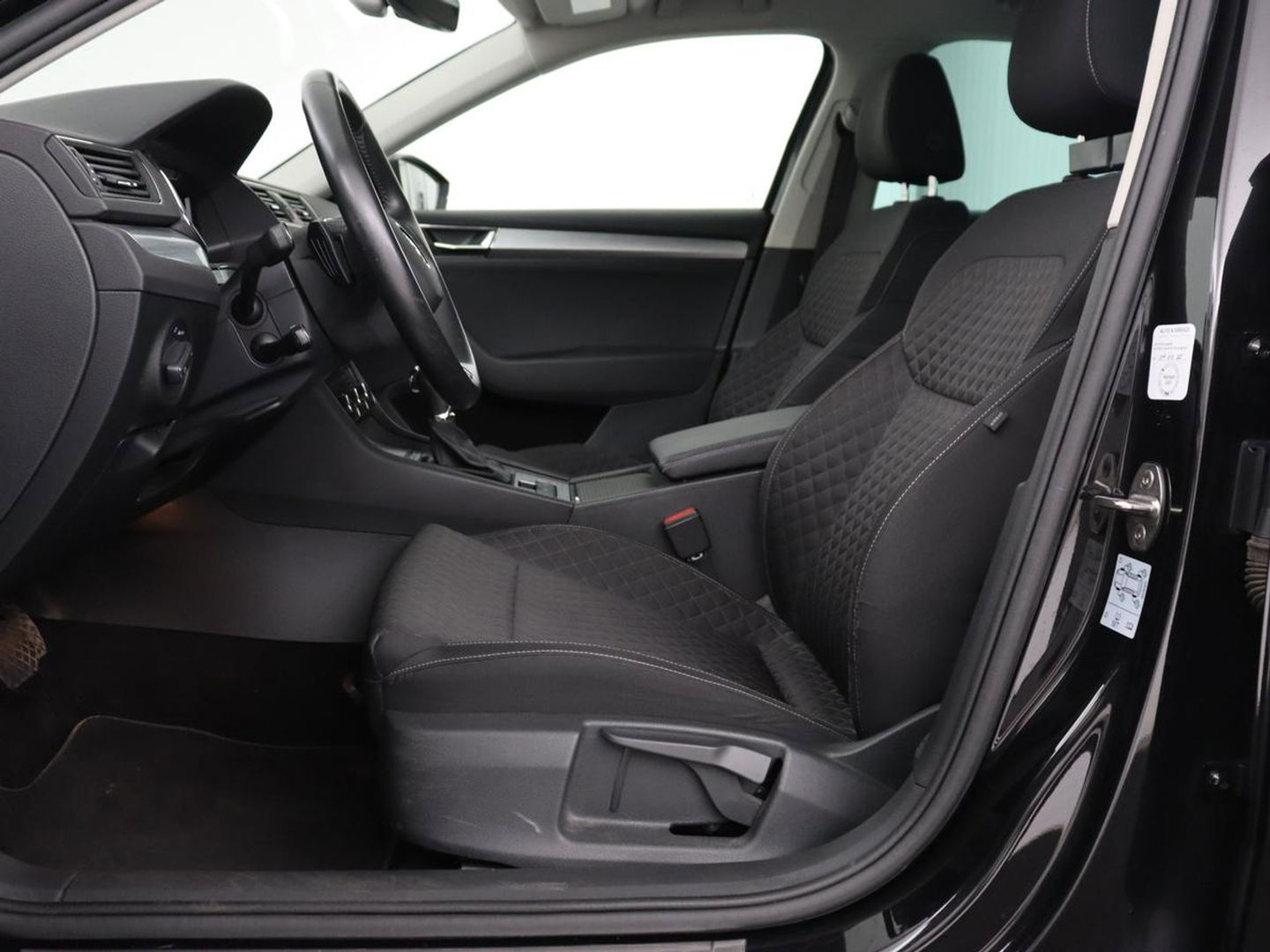 Škoda Superb 1.4 TSI iV Business Edition | Trekhaak | Stoelverwarming | Adaptive cruise | Carplay | Virtual Cockpit | Full LED | Keyless | Navigatie
