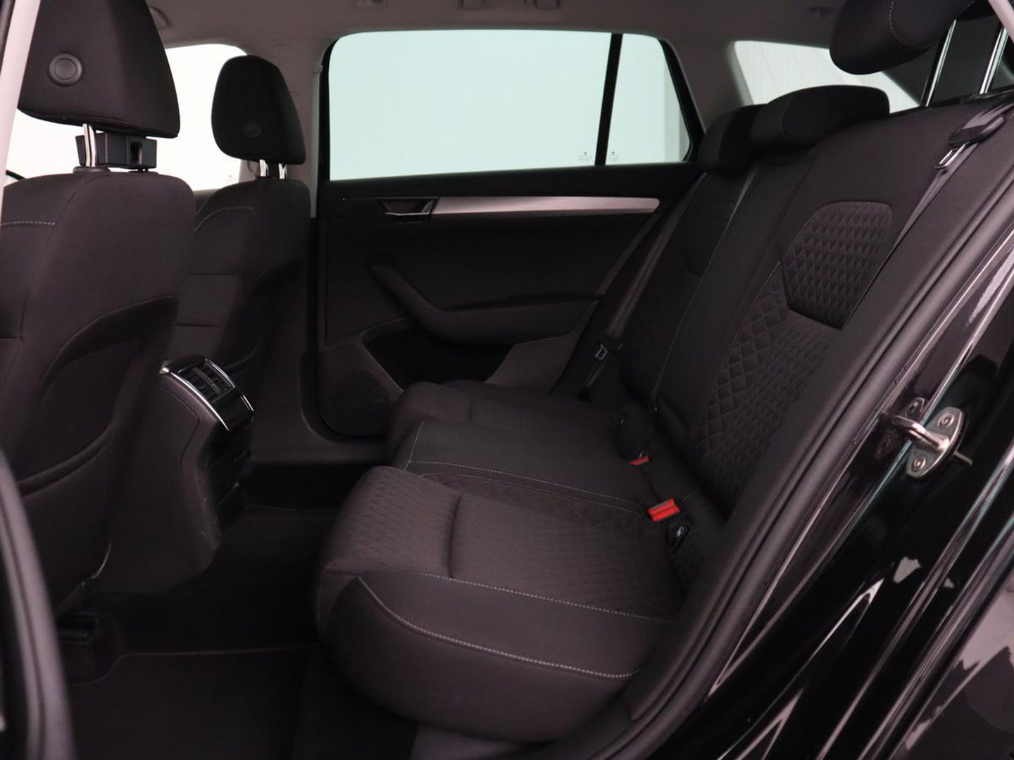 Škoda Superb 1.4 TSI iV Business Edition | Trekhaak | Stoelverwarming | Adaptive cruise | Carplay | Virtual Cockpit | Full LED | Keyless | Navigatie