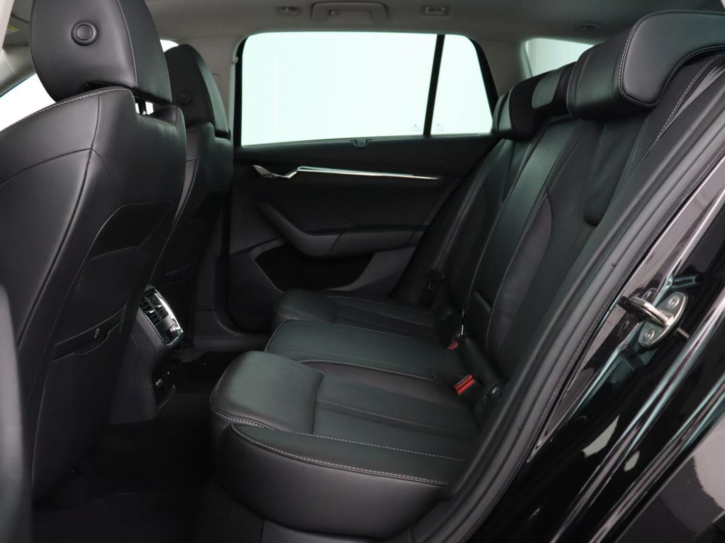 Škoda Octavia 1.4 TSI iV Style | Stoelventilatie | Panoramadak | Head-Up | Leder | Adaptive cruise | Massage | 19'' | Adaptive cruise | Camera | Sfeerverlichting | Memory | Achterbankverwarming | Virtual Cockpit
