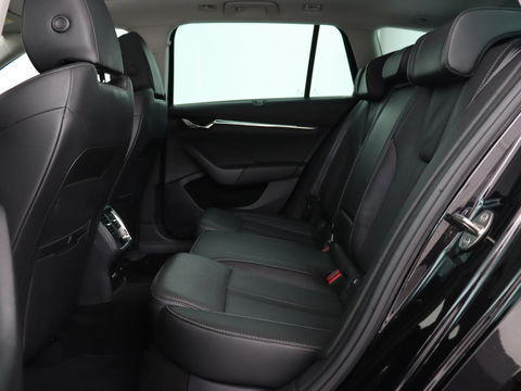 Škoda Octavia 1.4 TSI iV Style | Stoelventilatie | Panoramadak | Head-Up | Leder | Adaptive cruise | Massage | 19'' | Adaptive cruise | Camera | Sfeerverlichting | Memory | Achterbankverwarming | Virtual Cockpit