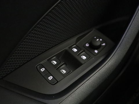 Škoda Octavia 1.4 TSI iV Style | Stoelventilatie | Panoramadak | Head-Up | Leder | Adaptive cruise | Massage | 19'' | Adaptive cruise | Camera | Sfeerverlichting | Memory | Achterbankverwarming | Virtual Cockpit