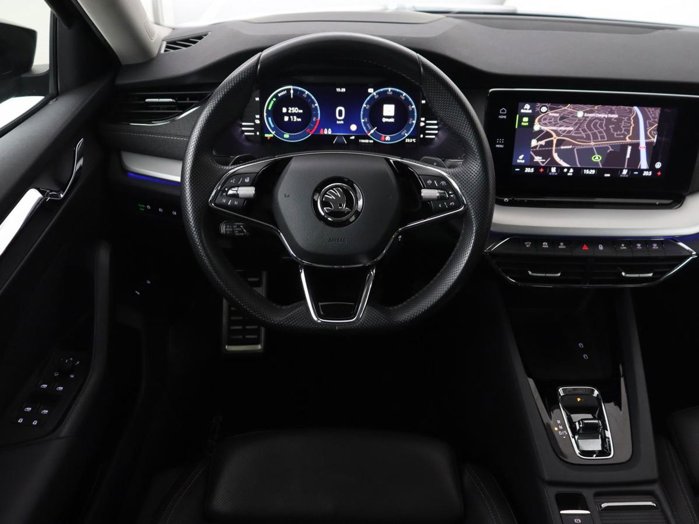 Škoda Octavia 1.4 TSI iV Style | Stoelventilatie | Panoramadak | Head-Up | Leder | Adaptive cruise | Massage | 19'' | Adaptive cruise | Camera | Sfeerverlichting | Memory | Achterbankverwarming | Virtual Cockpit