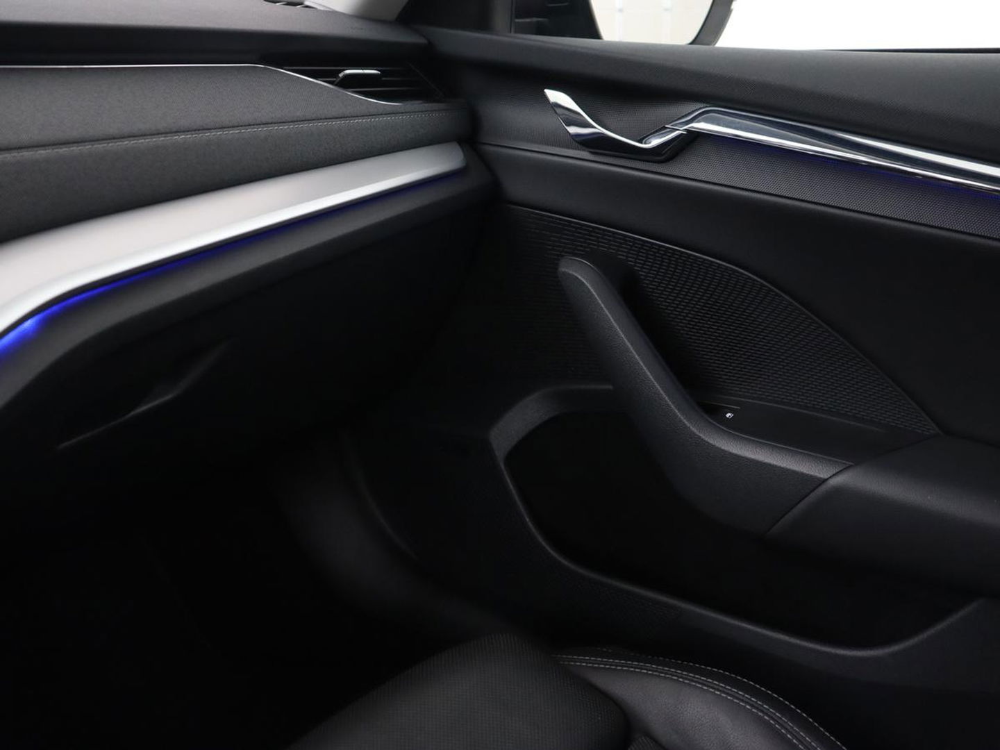 Škoda Octavia 1.4 TSI iV Style | Stoelventilatie | Panoramadak | Head-Up | Leder | Adaptive cruise | Massage | 19'' | Adaptive cruise | Camera | Sfeerverlichting | Memory | Achterbankverwarming | Virtual Cockpit