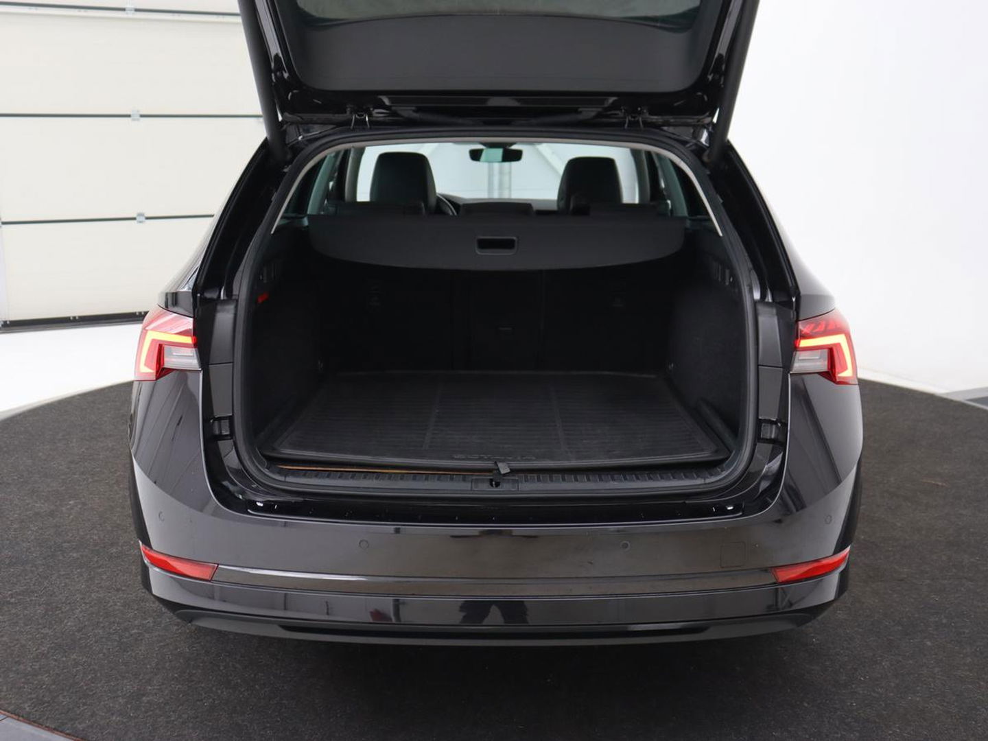 Škoda Octavia 1.4 TSI iV Style | Stoelventilatie | Panoramadak | Head-Up | Leder | Adaptive cruise | Massage | 19'' | Adaptive cruise | Camera | Sfeerverlichting | Memory | Achterbankverwarming | Virtual Cockpit