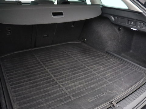 Škoda Octavia 1.4 TSI iV Style | Stoelventilatie | Panoramadak | Head-Up | Leder | Adaptive cruise | Massage | 19'' | Adaptive cruise | Camera | Sfeerverlichting | Memory | Achterbankverwarming | Virtual Cockpit