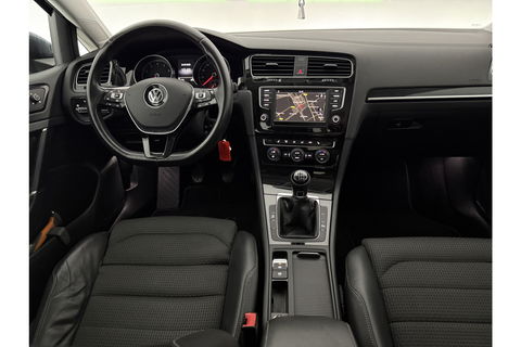 Volkswagen Golf 1.2 TSI Camera Trekhaak Clima Cruise Massagestoel Navi PDC 17''LMV