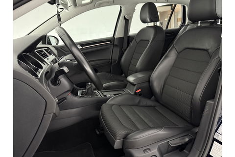 Volkswagen Golf 1.2 TSI Camera Trekhaak Clima Cruise Massagestoel Navi PDC 17''LMV