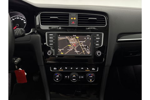 Volkswagen Golf 1.2 TSI Camera Trekhaak Clima Cruise Massagestoel Navi PDC 17''LMV