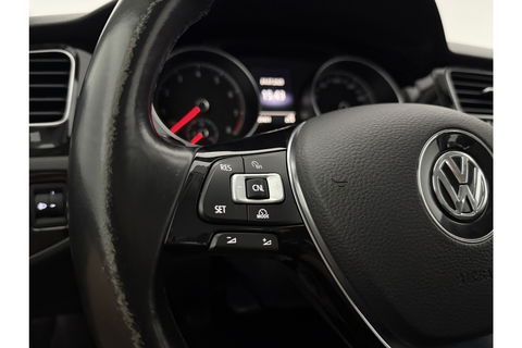 Volkswagen Golf 1.2 TSI Camera Trekhaak Clima Cruise Massagestoel Navi PDC 17''LMV
