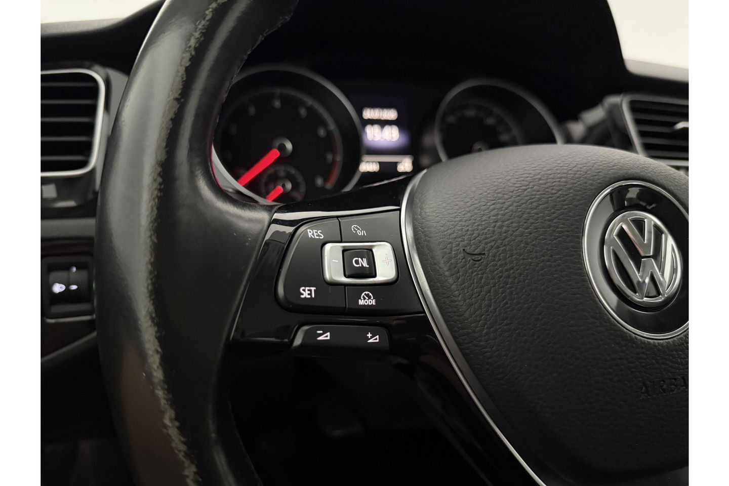 Volkswagen Golf 1.2 TSI Camera Trekhaak Clima Cruise Massagestoel Navi PDC 17''LMV