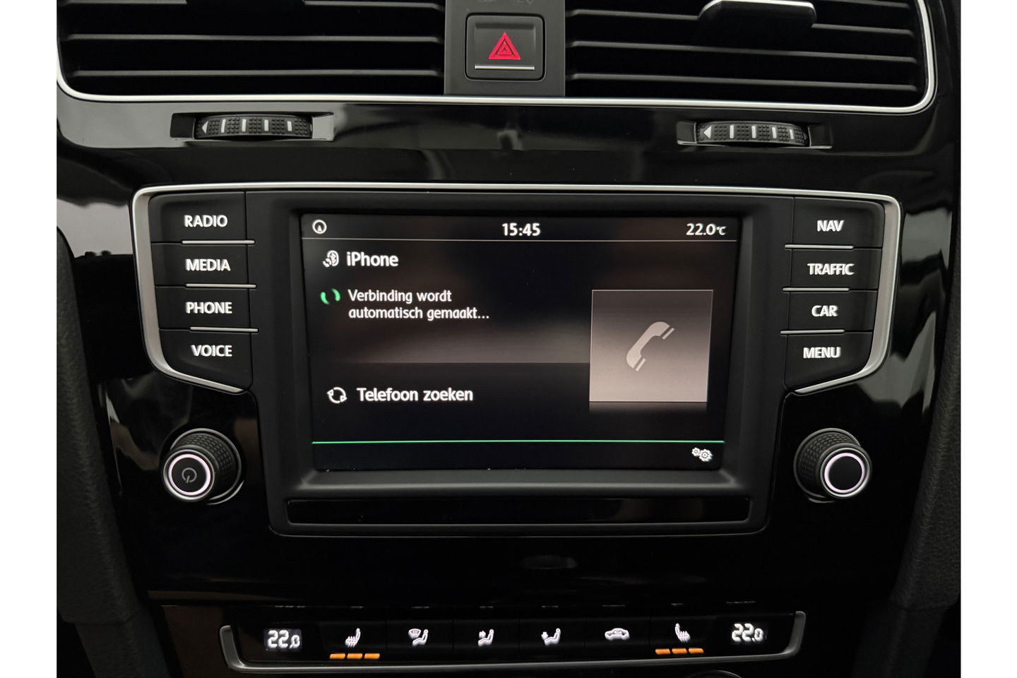 Volkswagen Golf 1.2 TSI Camera Trekhaak Clima Cruise Massagestoel Navi PDC 17''LMV