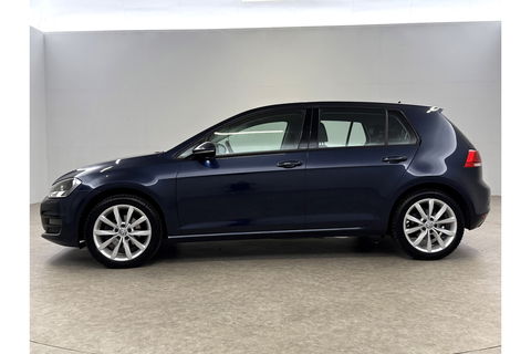 Volkswagen Golf 1.2 TSI Camera Trekhaak Clima Cruise Massagestoel Navi PDC 17''LMV