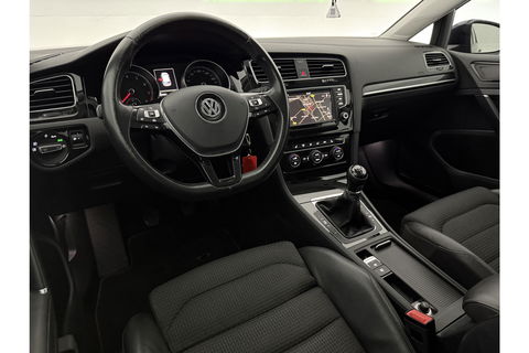 Volkswagen Golf 1.2 TSI Camera Trekhaak Clima Cruise Massagestoel Navi PDC 17''LMV