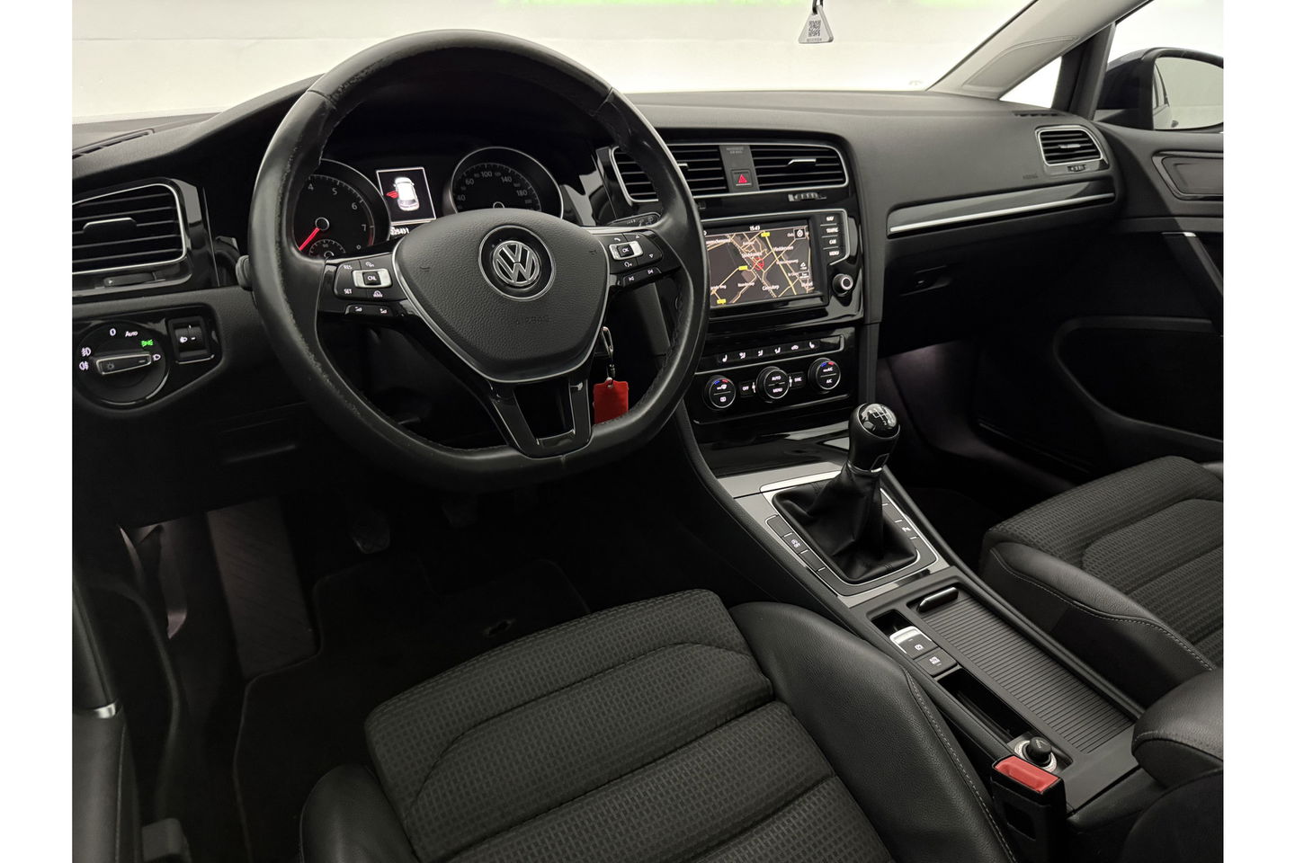 Volkswagen Golf 1.2 TSI Camera Trekhaak Clima Cruise Massagestoel Navi PDC 17''LMV