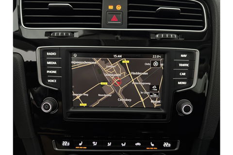 Volkswagen Golf 1.2 TSI Camera Trekhaak Clima Cruise Massagestoel Navi PDC 17''LMV