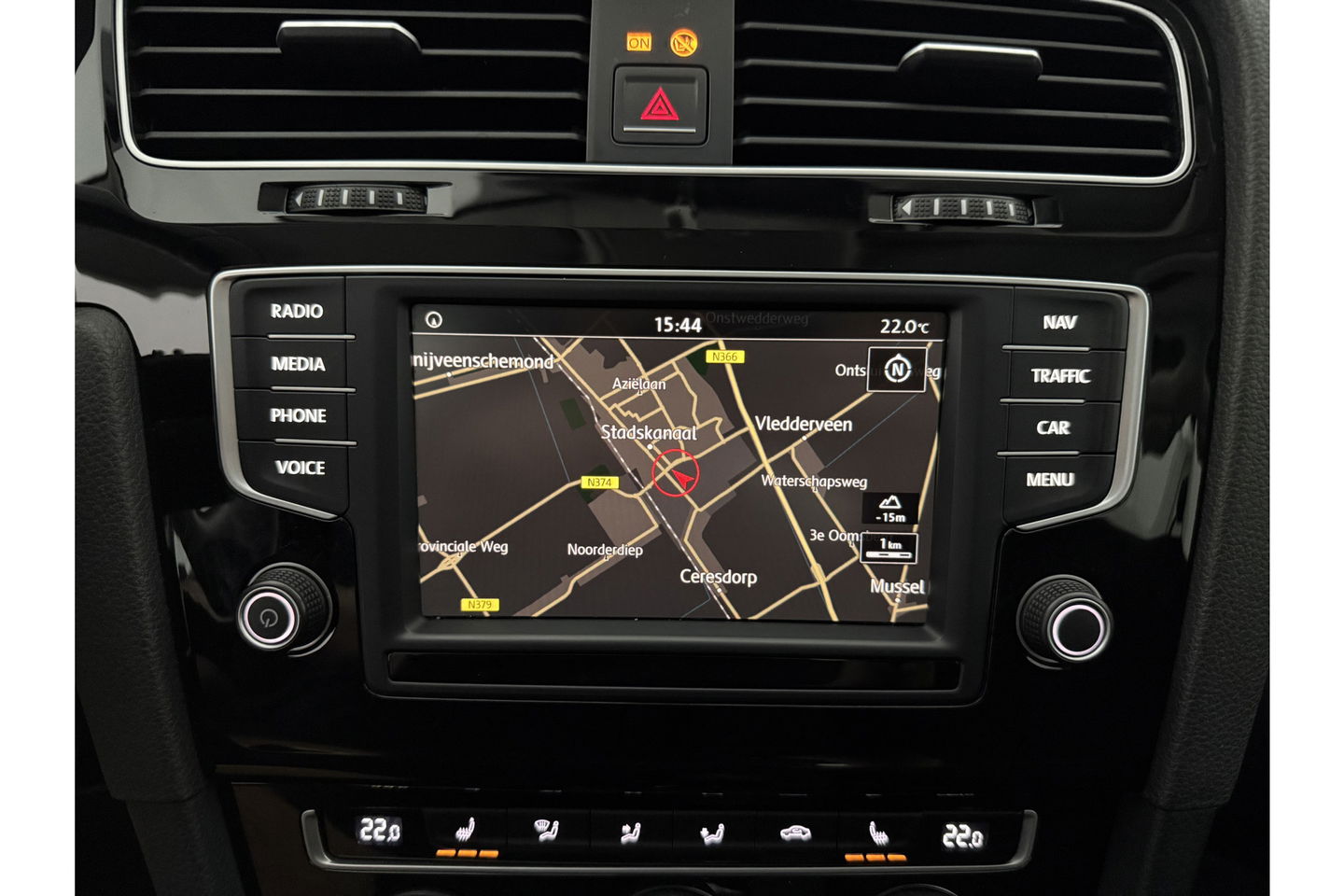 Volkswagen Golf 1.2 TSI Camera Trekhaak Clima Cruise Massagestoel Navi PDC 17''LMV